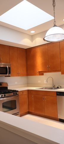 390 S Western Avenue 702, Des Plaines, IL 60016