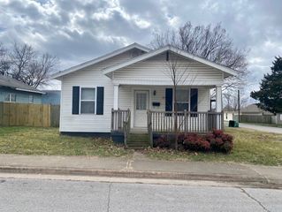 703 Center Avenue, Springdale, AR 72764