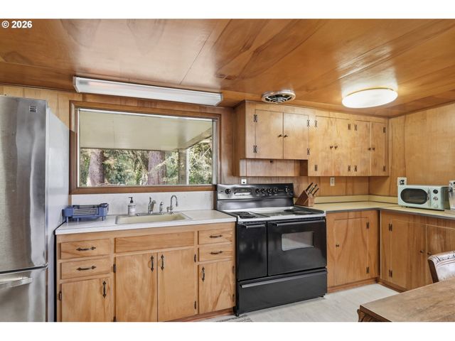 83553 JENSEN Ln, Florence, OR 97439