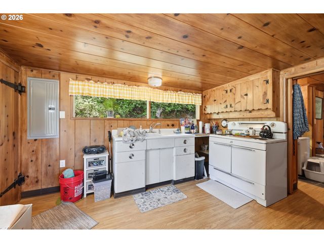 83553 JENSEN Ln, Florence, OR 97439