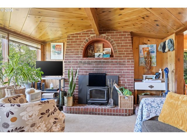 83553 JENSEN Ln, Florence, OR 97439