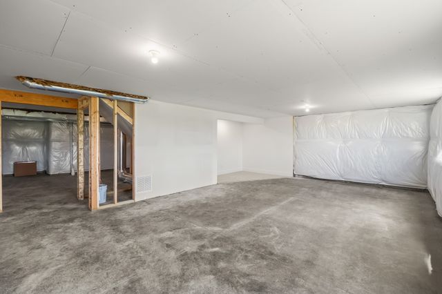 1018 Shady Lane Drive, Norwalk, IA 50211