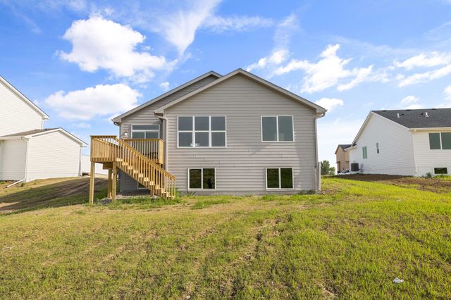 1018 Shady Lane Drive, Norwalk, IA 50211
