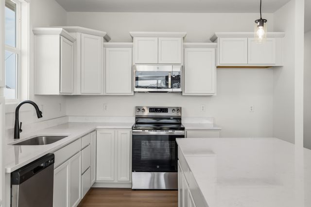 1018 Shady Lane Drive, Norwalk, IA 50211