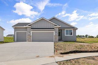 1018 Shady Lane Drive, Norwalk, IA 50211