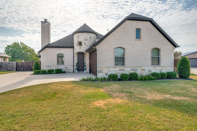 551 Chandler Court, Pilot Point, TX 76258