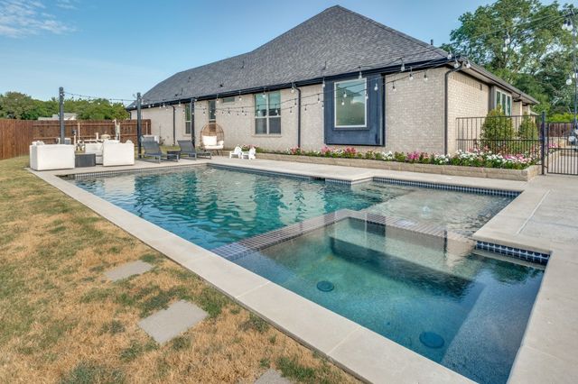 551 Chandler Court, Pilot Point, TX 76258