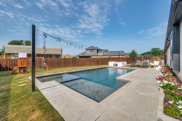 551 Chandler Court, Pilot Point, TX 76258