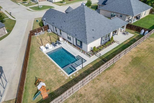 551 Chandler Court, Pilot Point, TX 76258