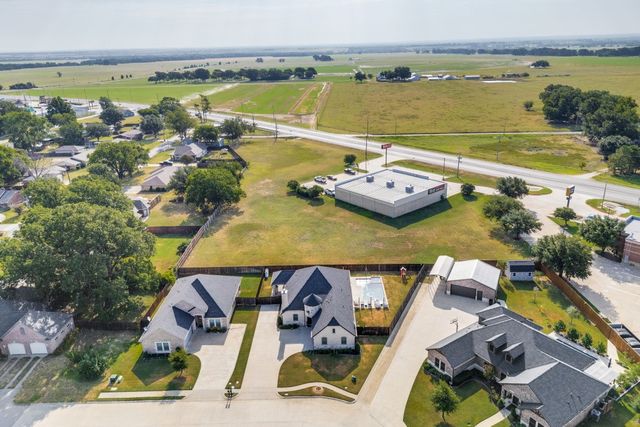 551 Chandler Court, Pilot Point, TX 76258