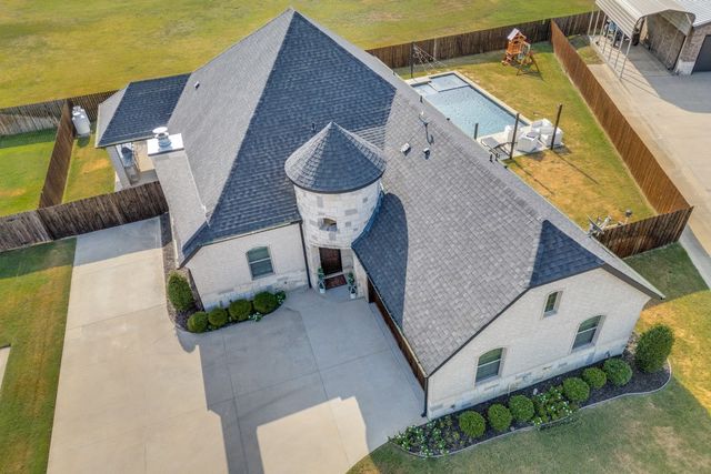 551 Chandler Court, Pilot Point, TX 76258