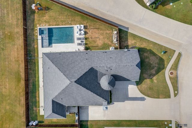 551 Chandler Court, Pilot Point, TX 76258