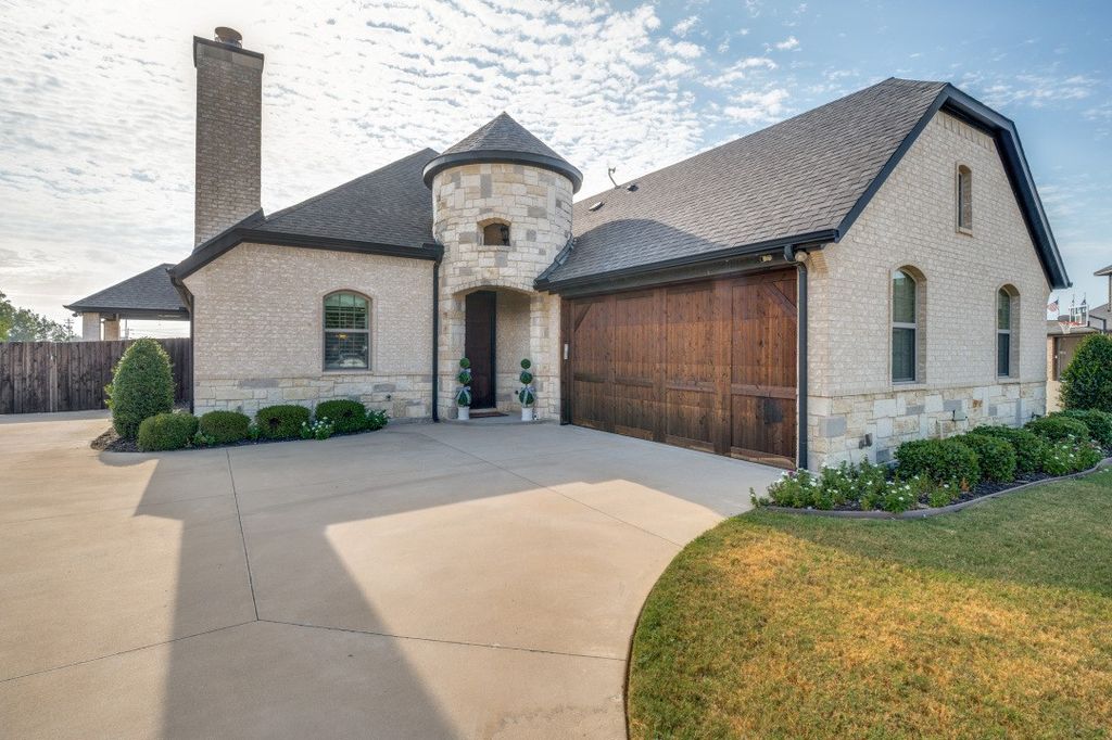 551 Chandler Court, Pilot Point, TX 76258