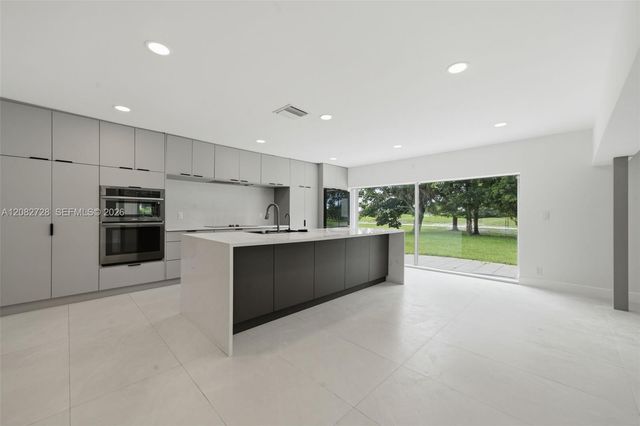 6700 E Tropical Way, Plantation, FL 33317