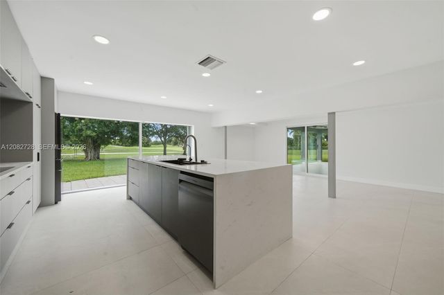 6700 E Tropical Way, Plantation, FL 33317