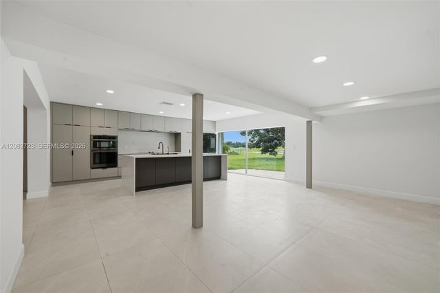 6700 E Tropical Way, Plantation, FL 33317