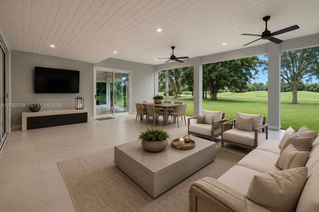 6700 E Tropical Way, Plantation, FL 33317