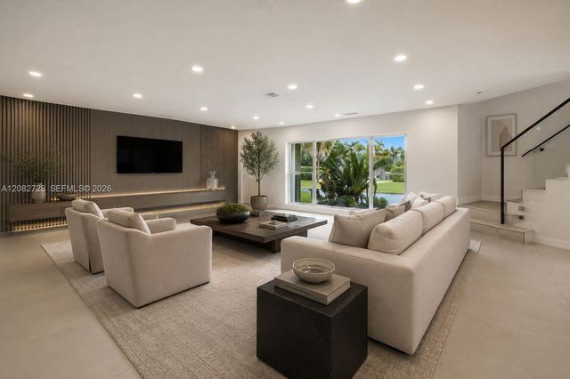 6700 E Tropical Way, Plantation, FL 33317