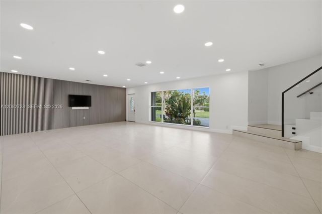 6700 E Tropical Way, Plantation, FL 33317
