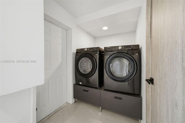 6700 E Tropical Way, Plantation, FL 33317