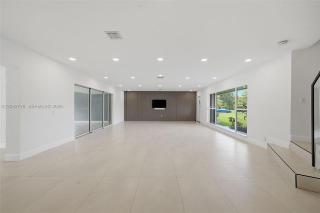 6700 E Tropical Way, Plantation, FL 33317