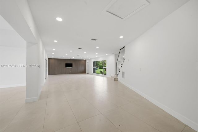 6700 E Tropical Way, Plantation, FL 33317