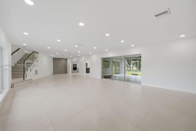 6700 E Tropical Way, Plantation, FL 33317