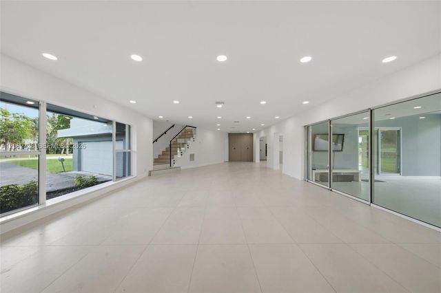 6700 E Tropical Way, Plantation, FL 33317