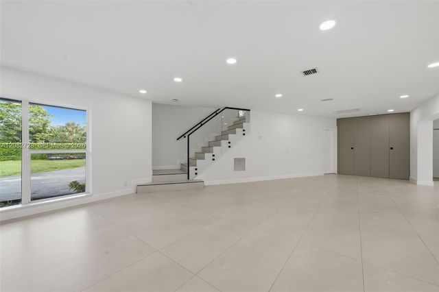 6700 E Tropical Way, Plantation, FL 33317