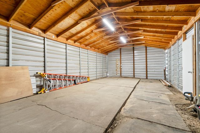 52657 Skidgel Road, La Pine, OR 97739