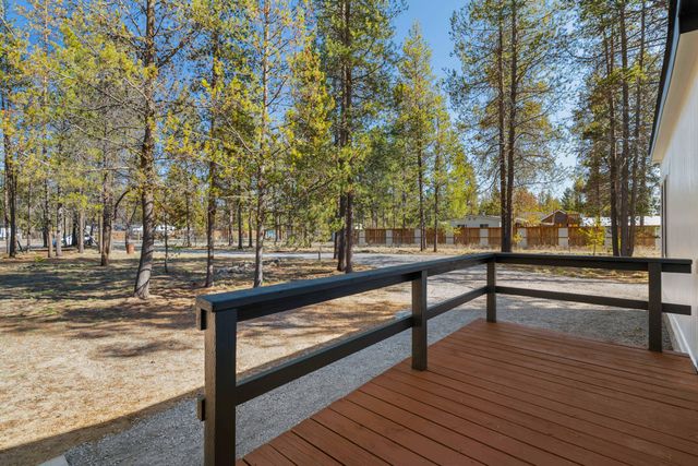 52657 Skidgel Road, La Pine, OR 97739
