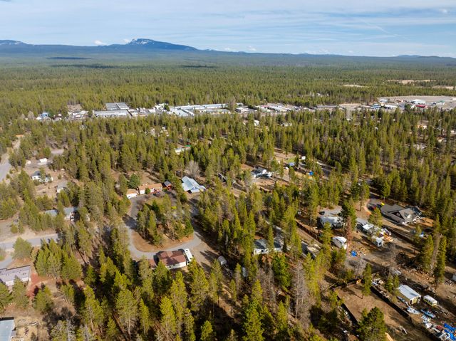 52657 Skidgel Road, La Pine, OR 97739