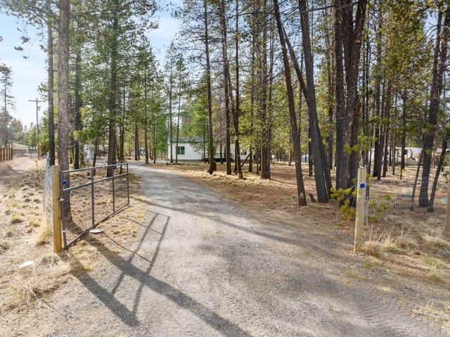 52657 Skidgel Road, La Pine, OR 97739