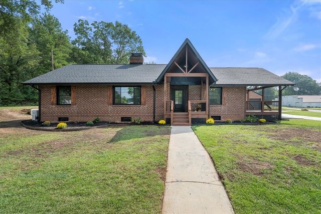 205 N Chestnut Street, Seneca, SC 29678