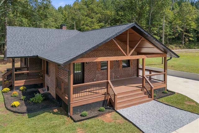 205 N Chestnut Street, Seneca, SC 29678