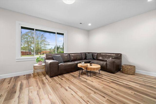 205 N Chestnut Street, Seneca, SC 29678