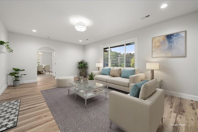 205 N Chestnut Street, Seneca, SC 29678