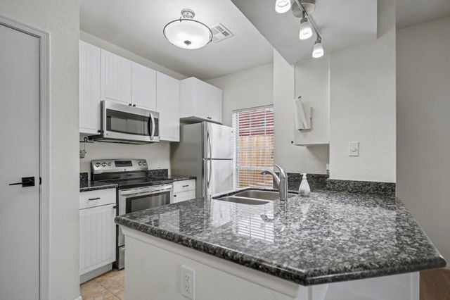 7575 Cambridge Street 3305, Houston, TX 77054