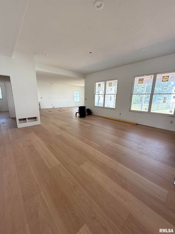 7091 SPRING CREEK Drive, Bettendorf, IA 52722