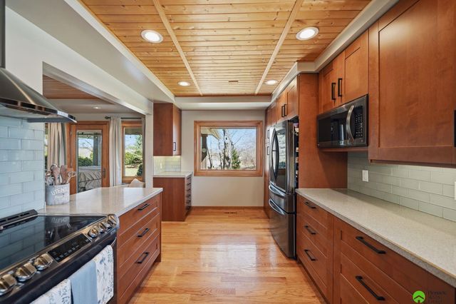 17879 S 68th Street, Hickman, NE 68372