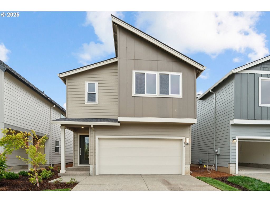 2431 Sawtelle Dr, Woodburn, OR 97071