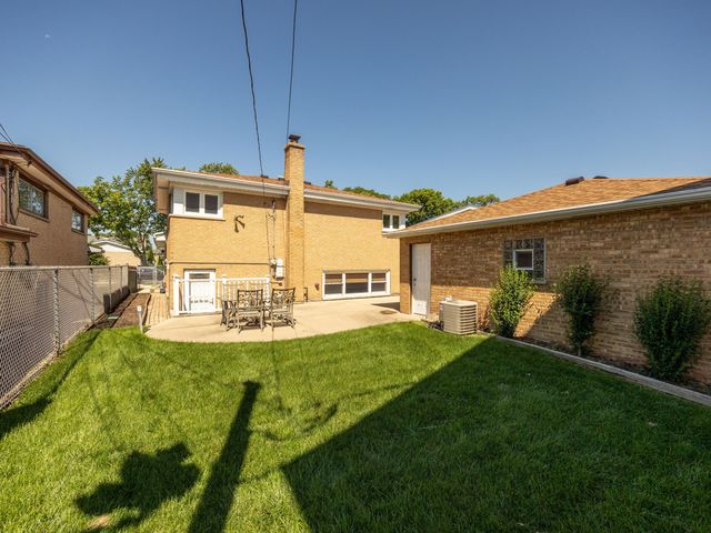 9227 Merrill Avenue, Morton Grove, IL 60053