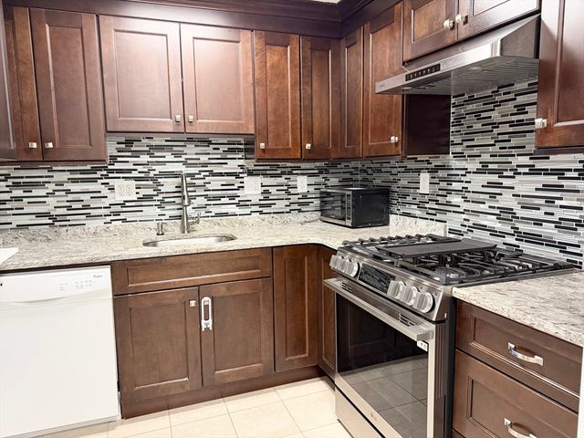 50 Colonial Drive 8, Andover, MA 01810