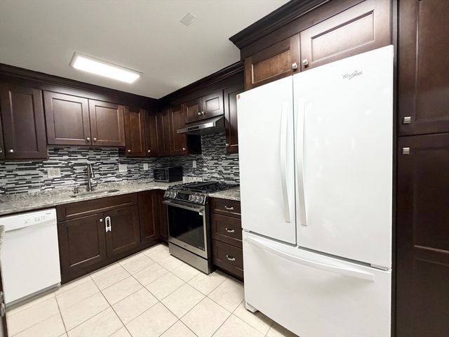 50 Colonial Drive 8, Andover, MA 01810