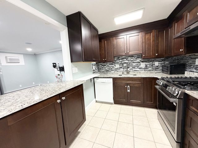 50 Colonial Drive 8, Andover, MA 01810