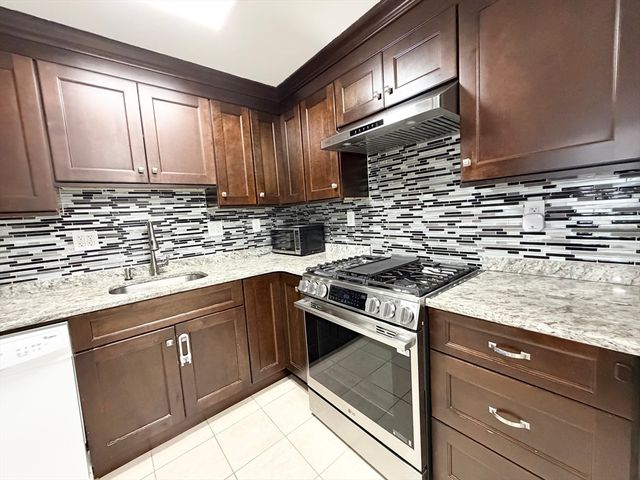 50 Colonial Drive 8, Andover, MA 01810