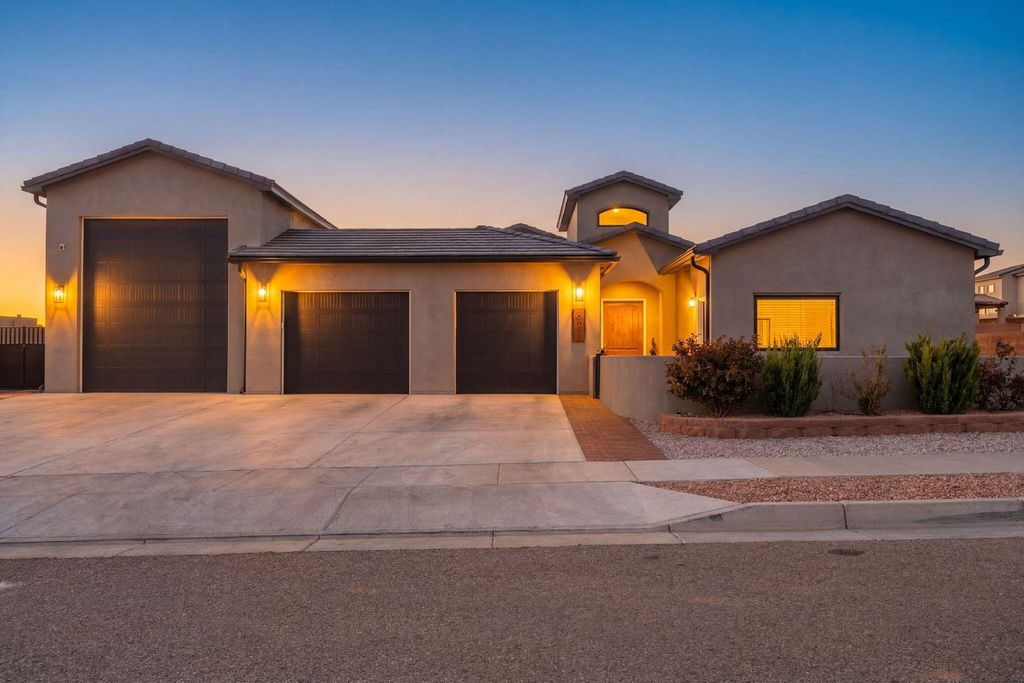 Image 1 of property listing at 6531 Azor Lane NW, Albuquerque, NM 87120