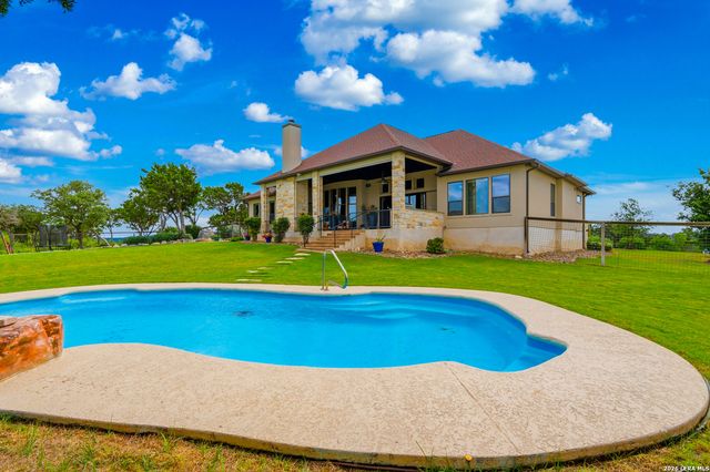 755 Pr 2775, Mico, TX 78056
