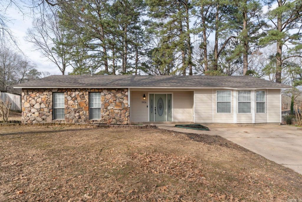 1906 Whitlock Drive, Benton, AR 72015