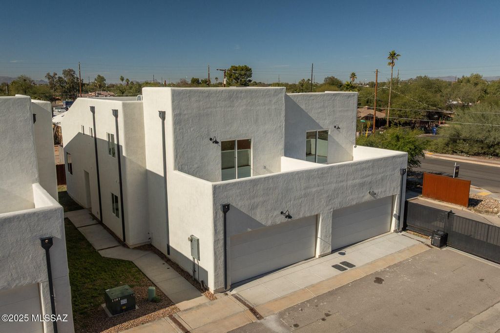 2879 N Edmond Dantes Court, Tucson, AZ 85716